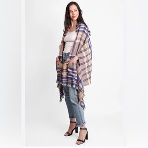 Comfyluxe Plaid Scarf Poncho. Super Soft. Great Condition. One Size. Plaid